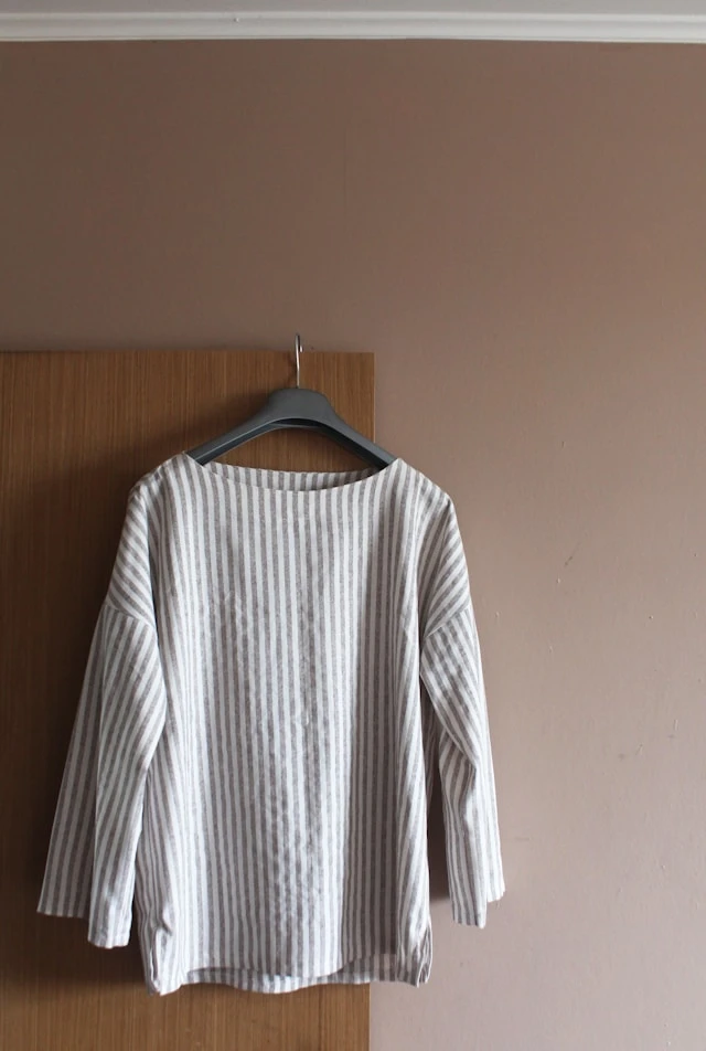 Tops (Blouses, Shirts, Crop tops)